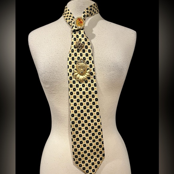 vintage Jewelry - Brooch project in yellow/black. A new look everyone can wear! Statement maker!